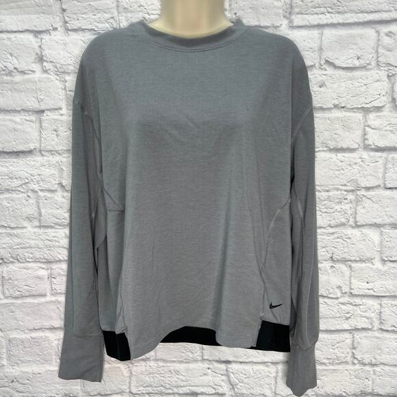 Nike Womens Pullover Long Sleeve Shirt Size M Gray Logo Hem Dri-Fit - Picture 1 of 6